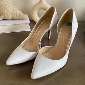 Jessica Simpson White Pointed Toe Heels Size 7.5 Elegant Bridal or Formal Style